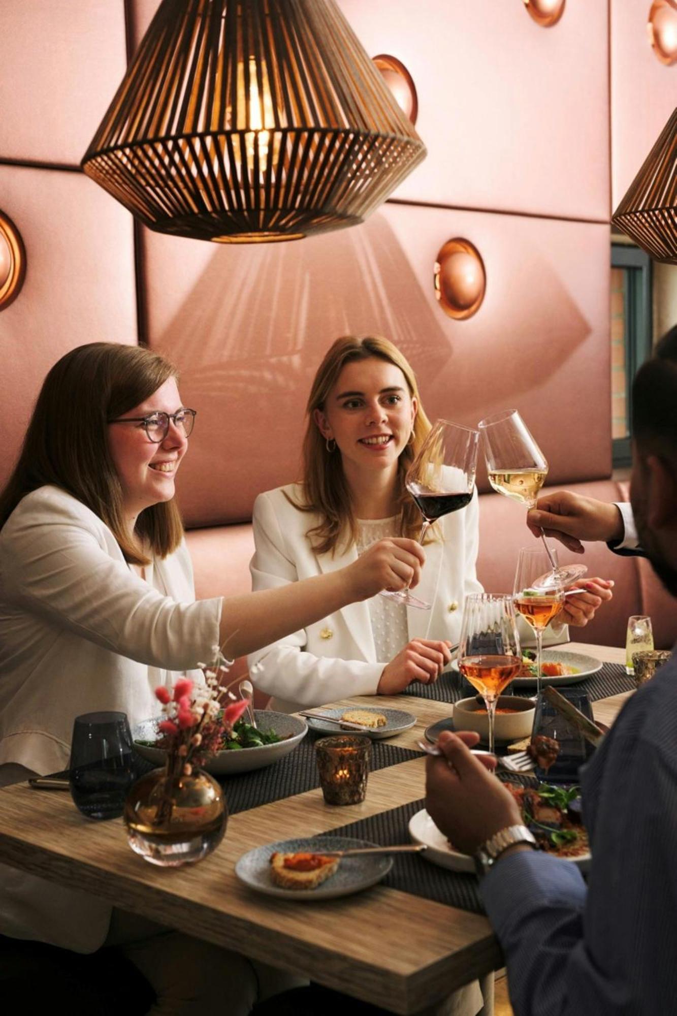 Hotel The Westin Hamburg Elbphilharmonie Exterior foto The restaurant in 2019