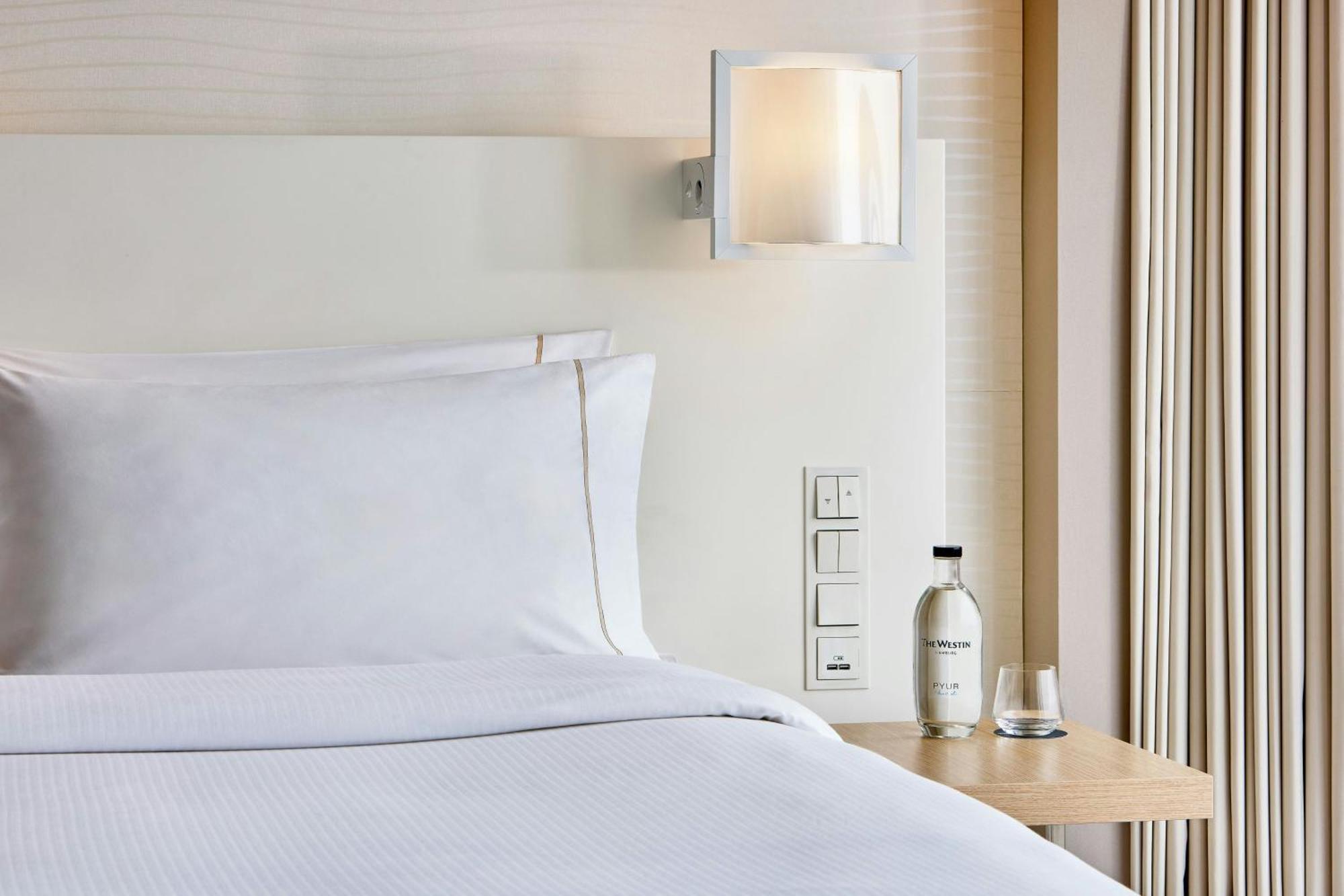 Hotel The Westin Hamburg Elbphilharmonie Exterior foto A wall-mounted light